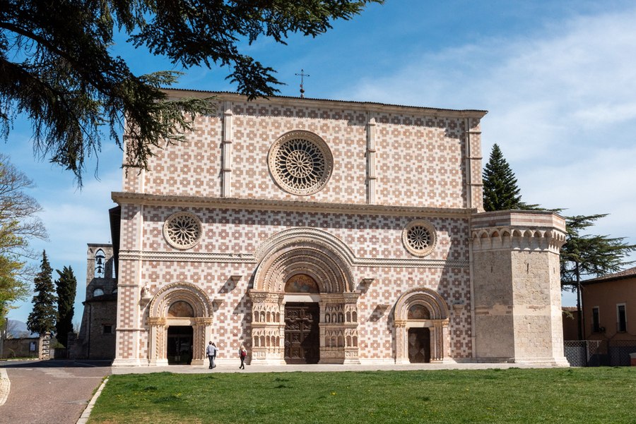 LAquila-Santa-Maria-di-Collemaggio-bazilika